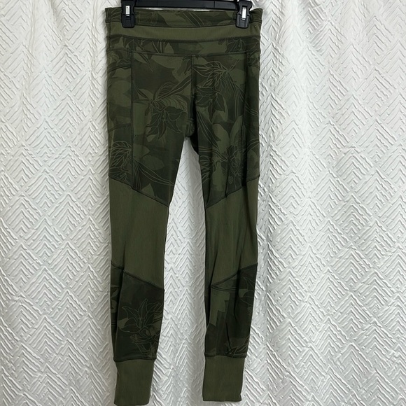Athleta Green Tropical Excursion Tight Yoga Fitness Pant Joggers Size Medium - Picture 3 of 6